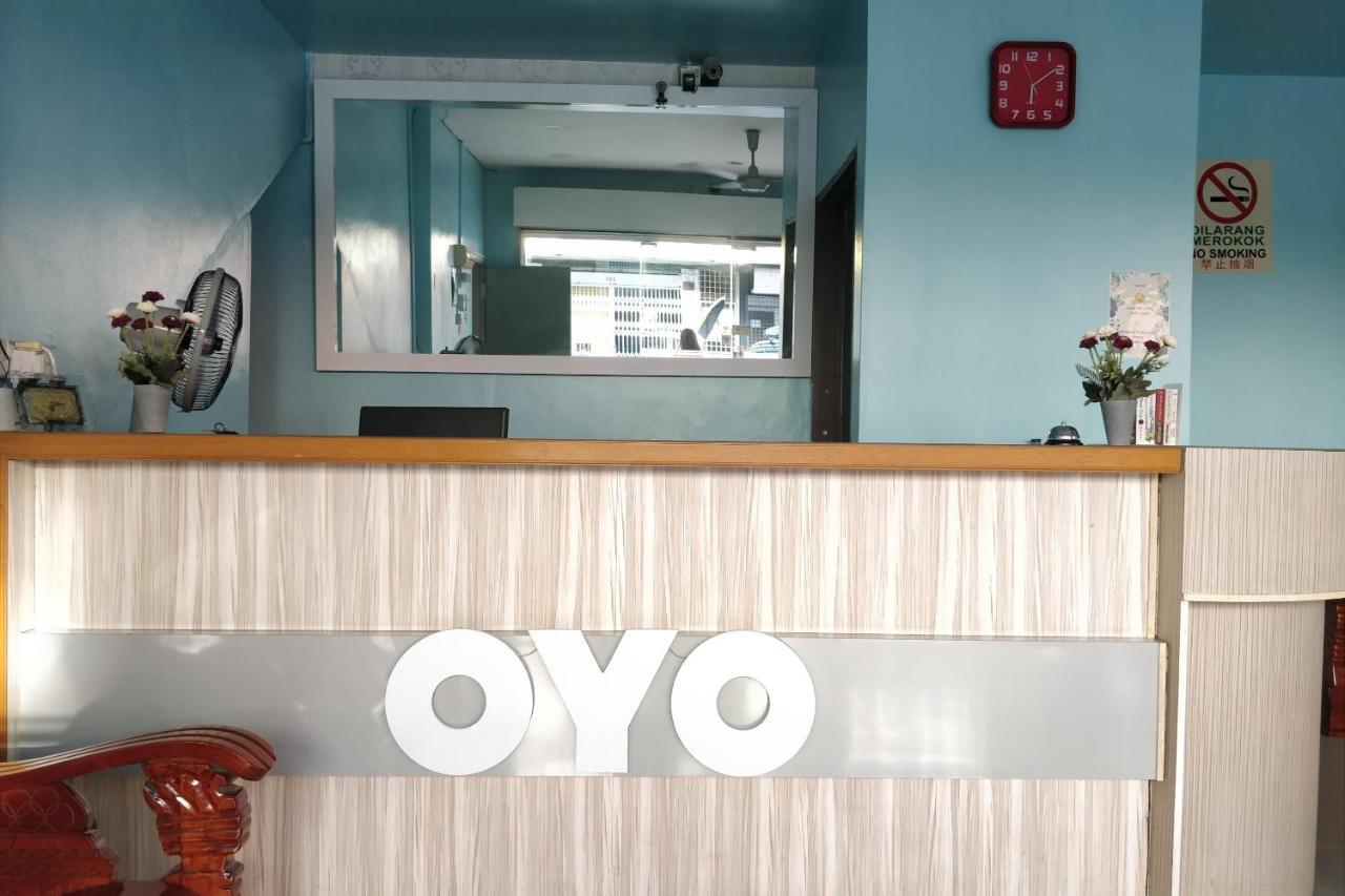 Oyo 89737 Hotel Tishoa Kampong Batu Tiga Exterior photo